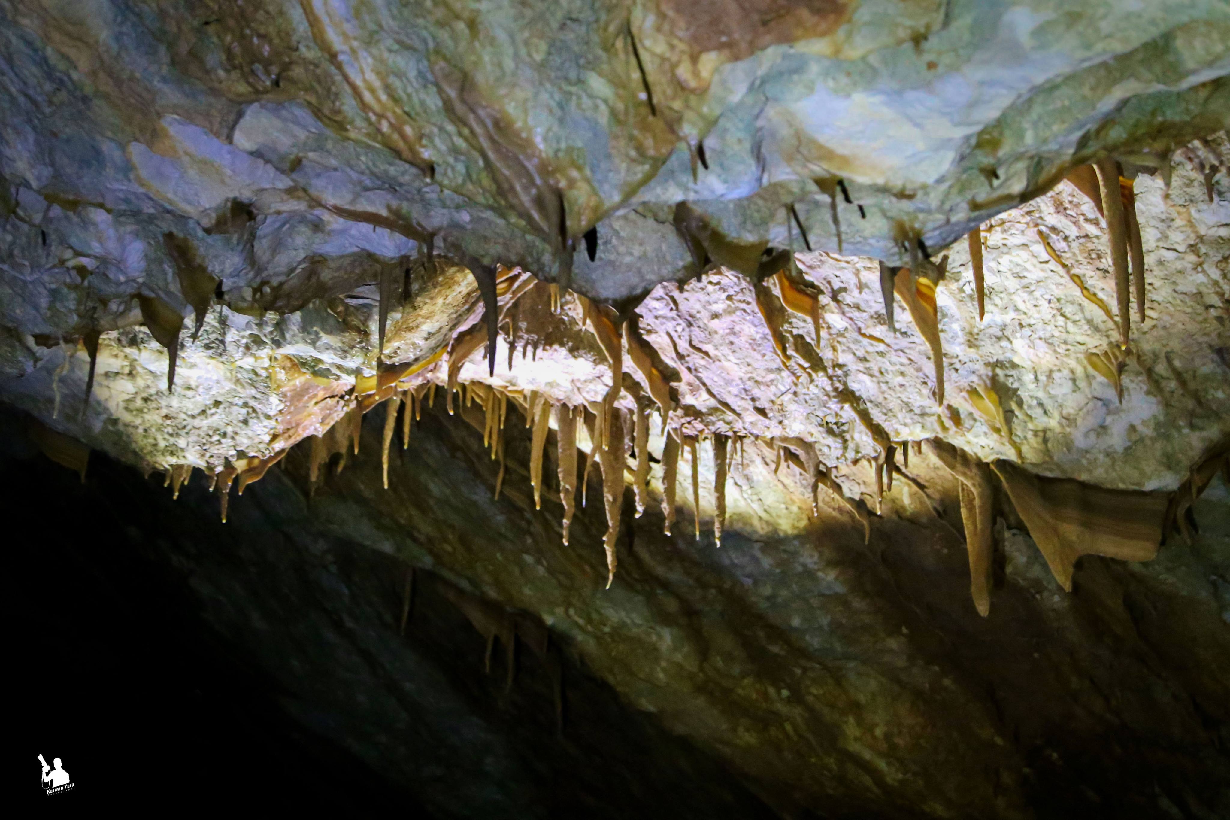 يقع كهف كونبا في جبل كولان على مقربة من بلدة دربنديخان ضمن محافظة السليمانية بإقليم كوردستان